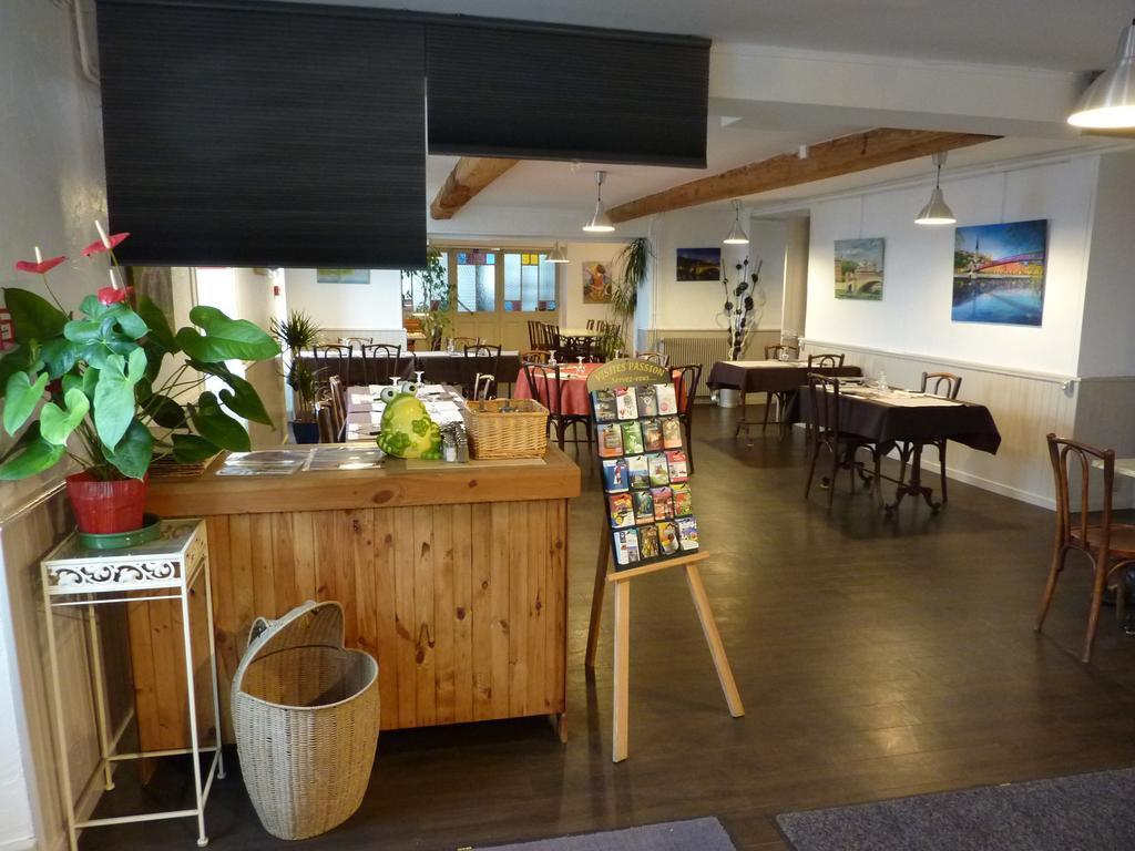 Hotel Saint Pierre Les Sauvages  外观 照片