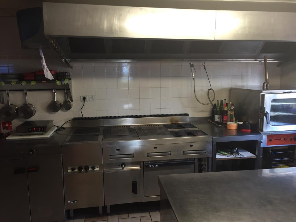 Hotel Saint Pierre Les Sauvages  外观 照片