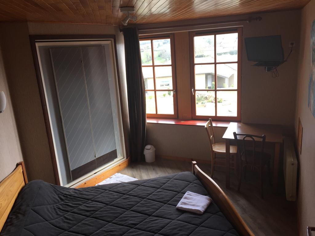 Hotel Saint Pierre Les Sauvages  外观 照片