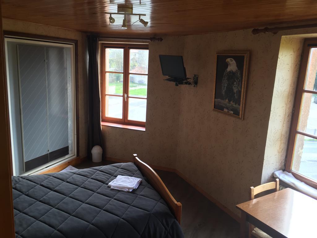 Hotel Saint Pierre Les Sauvages  外观 照片