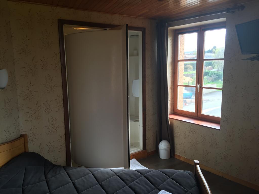 Hotel Saint Pierre Les Sauvages  外观 照片