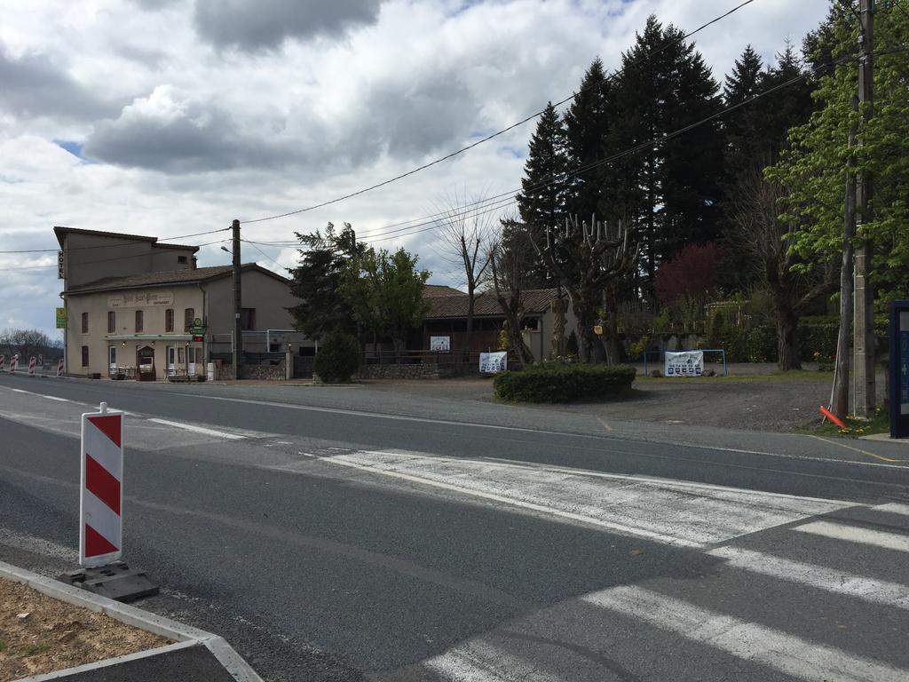 Hotel Saint Pierre Les Sauvages  外观 照片