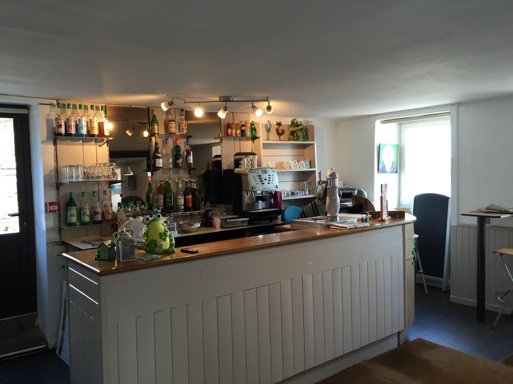 Hotel Saint Pierre Les Sauvages  外观 照片