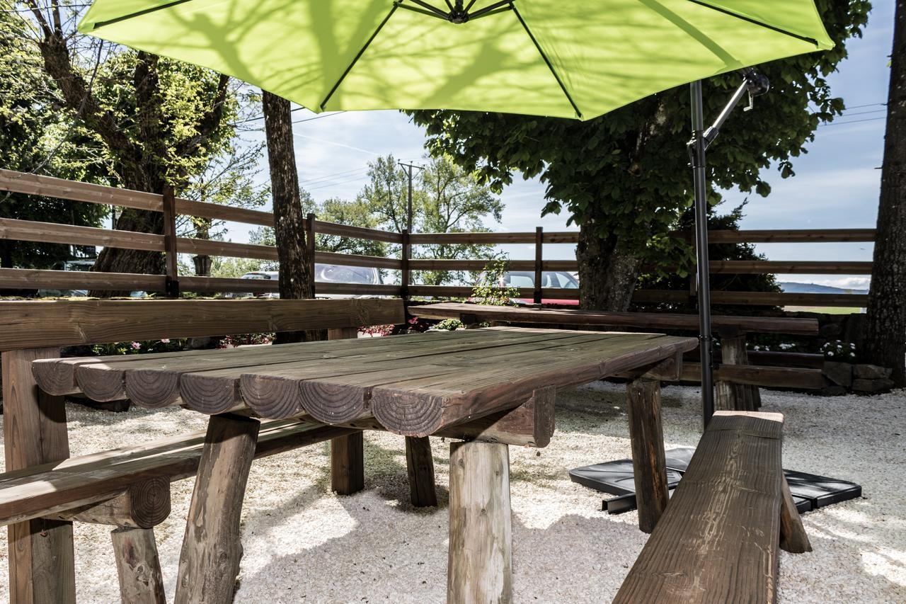 Hotel Saint Pierre Les Sauvages  外观 照片